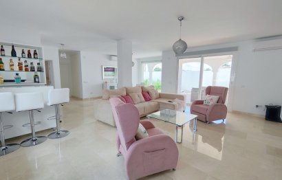 Resale - House - Detached Villa - Estepona - Estepona Centro