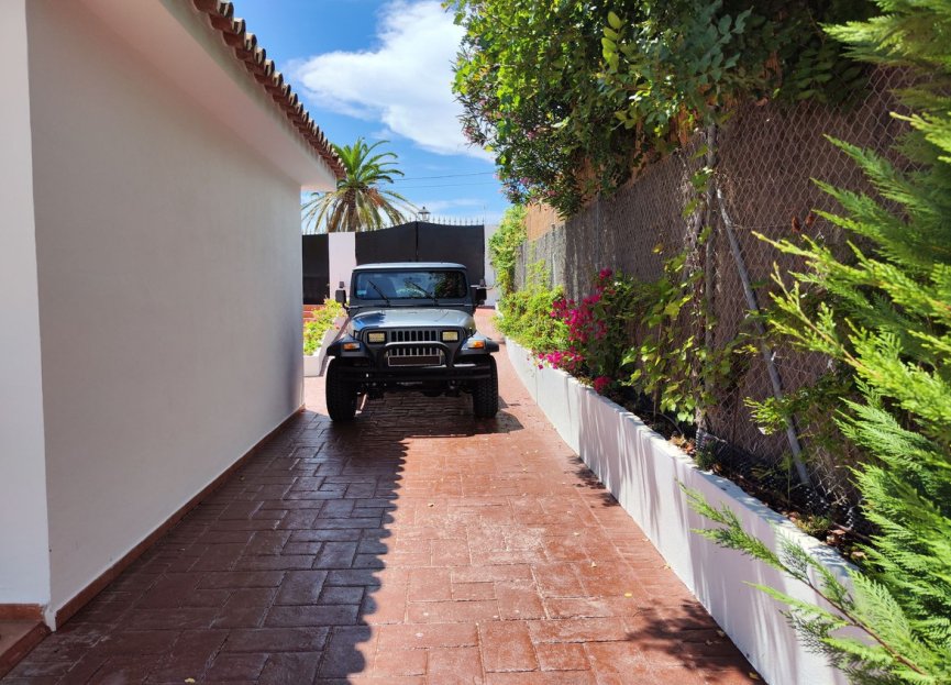 Resale - House - Detached Villa - Estepona - Estepona Centro