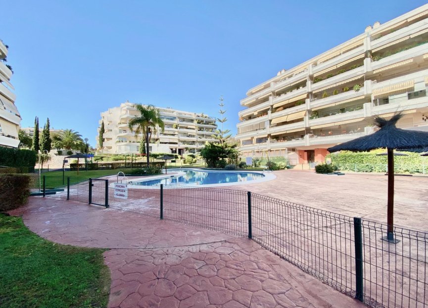 Resale - Apartment - Middle Floor Apartment - Marbella - Guadalmina Alta