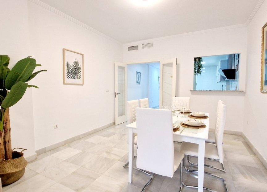 Resale - Apartment - Middle Floor Apartment - Estepona - Estepona Centro