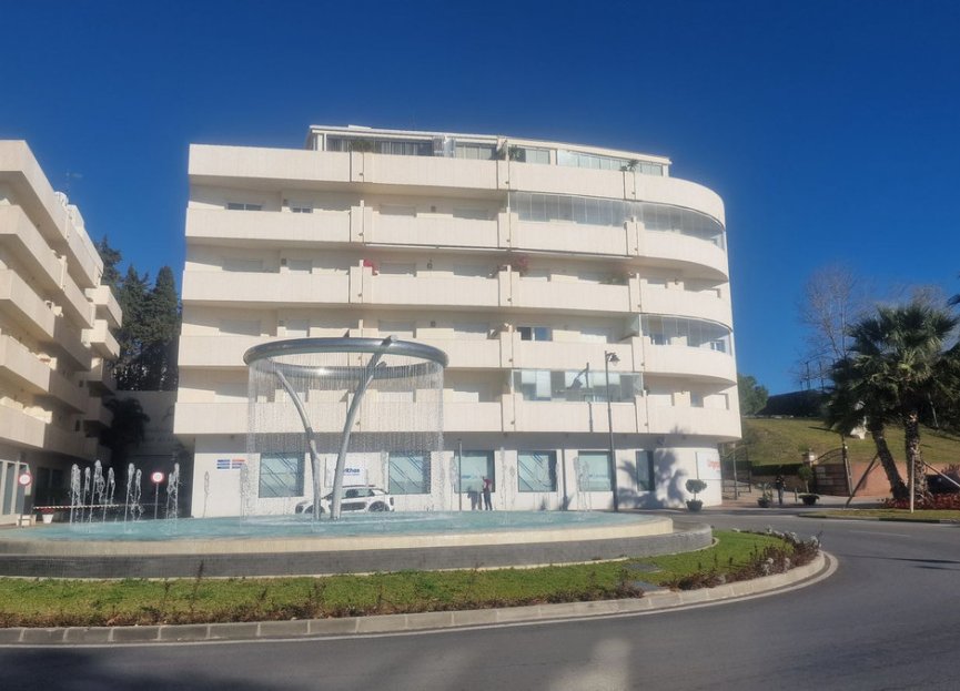 Resale - Apartment - Middle Floor Apartment - Estepona - Estepona Centro