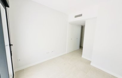 Resale - Apartment - Middle Floor Apartment - Estepona - Estepona Centro