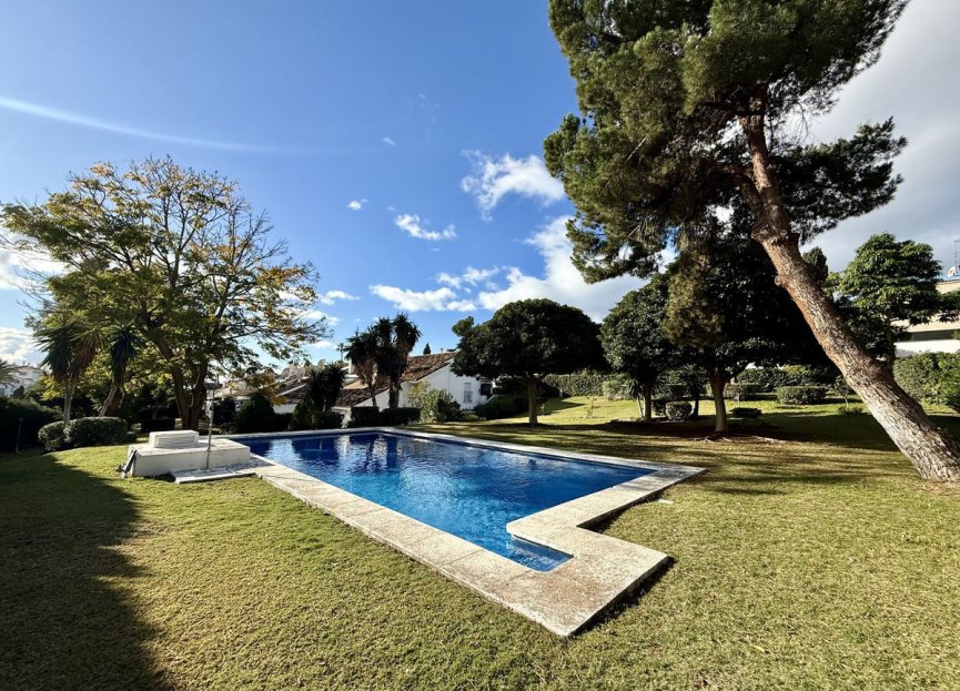 Resale - House - Semi-Detached House - Marbella - Nueva Andalucia