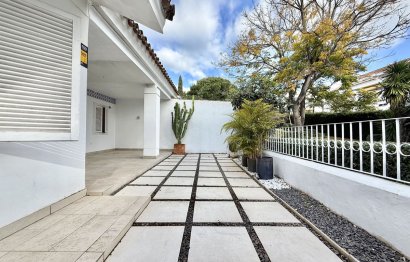 Resale - House - Semi-Detached House - Marbella - Nueva Andalucia