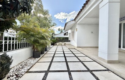 Resale - House - Semi-Detached House - Marbella - Nueva Andalucia