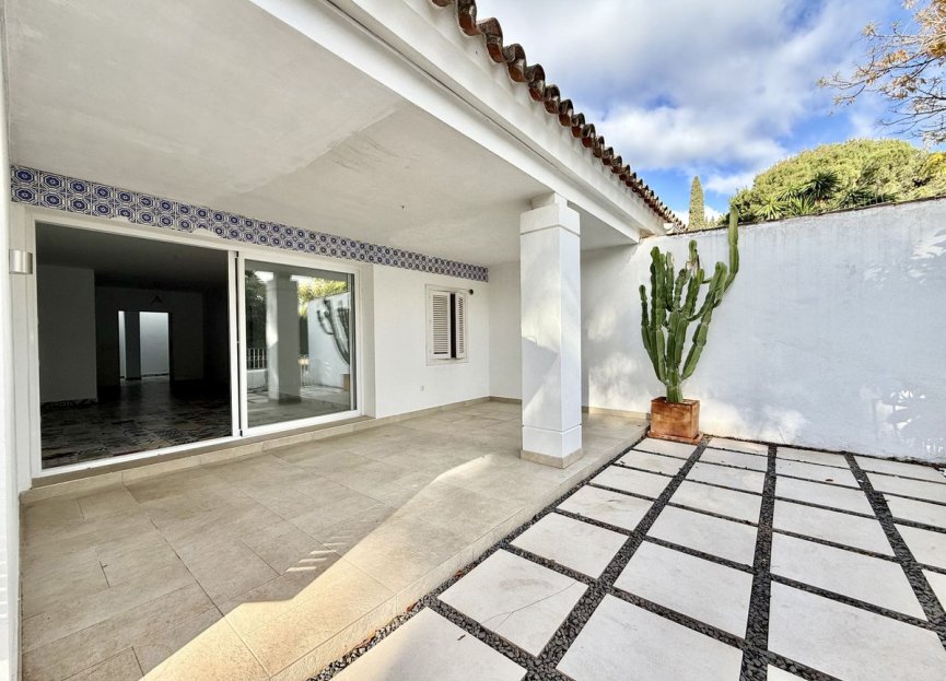 Resale - House - Semi-Detached House - Marbella - Nueva Andalucia