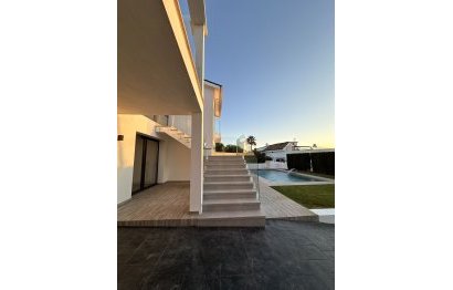 Resale - House - Detached Villa - Estepona - Estepona Centro