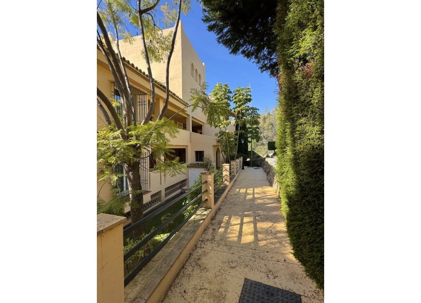 Resale - Apartment - Middle Floor Apartment - Marbella - Elviria