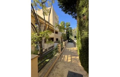 Resale - Apartment - Middle Floor Apartment - Marbella - Elviria