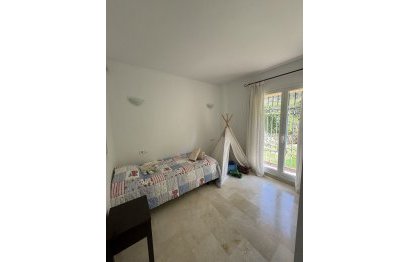 Resale - Apartment - Middle Floor Apartment - Marbella - Elviria