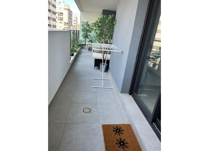 Resale - Apartment - Middle Floor Apartment - Estepona - Estepona Centro