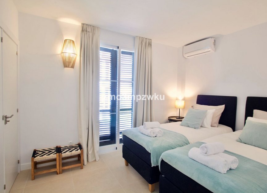 Resale - Apartment - Ground Floor Apartment - Marbella - Elviria