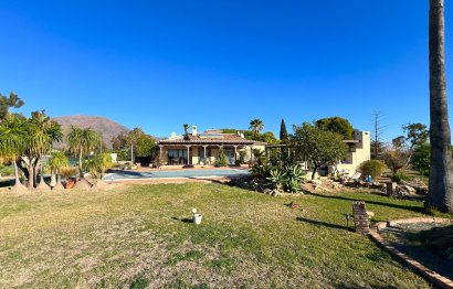 Resale - House - Detached Villa - Estepona - Estepona Centro