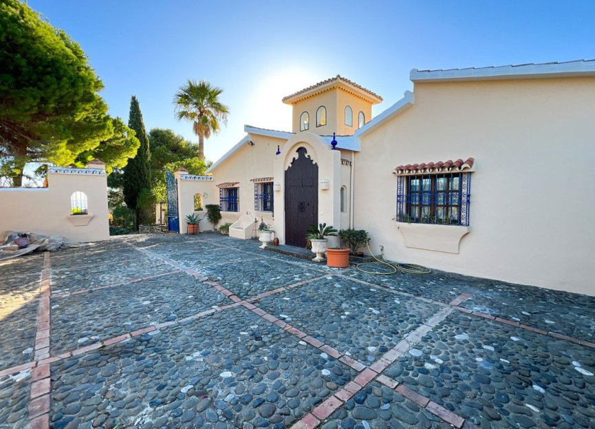 Resale - House - Detached Villa - Estepona - Estepona Centro