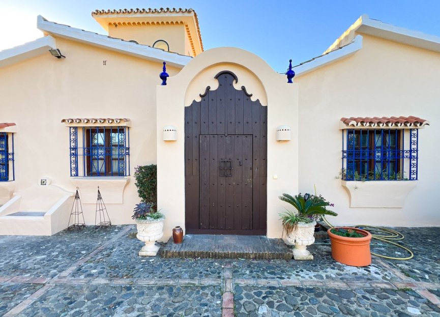 Resale - House - Detached Villa - Estepona - Estepona Centro