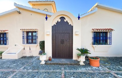 Resale - House - Detached Villa - Estepona - Estepona Centro