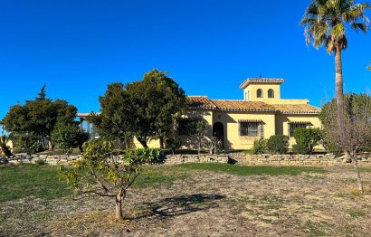 Resale - House - Detached Villa - Estepona - Estepona Centro