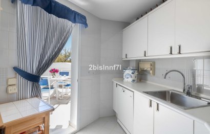 Resale - Apartment - Top Floor Apartment - Marbella - Elviria