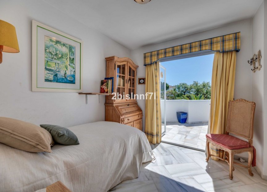 Resale - Apartment - Top Floor Apartment - Marbella - Elviria