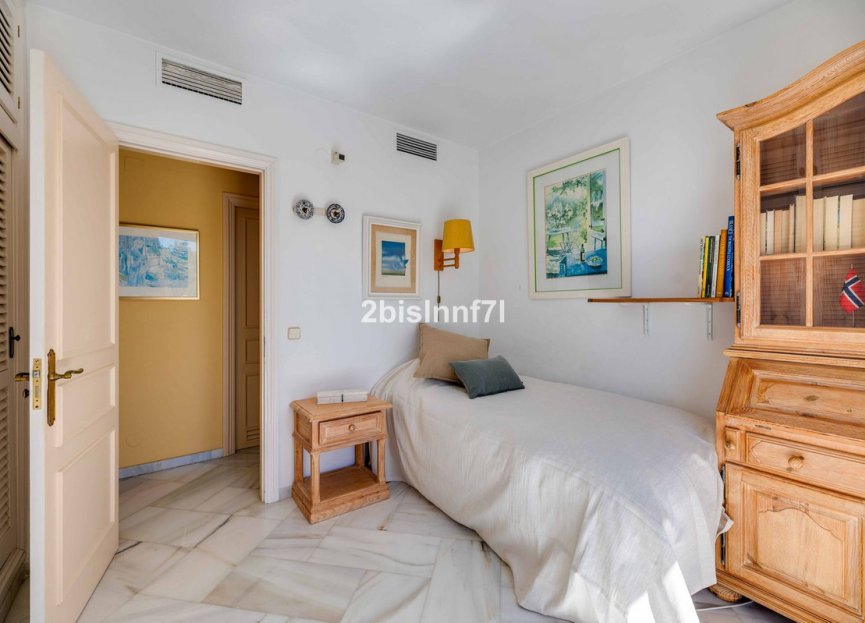 Resale - Apartment - Top Floor Apartment - Marbella - Elviria