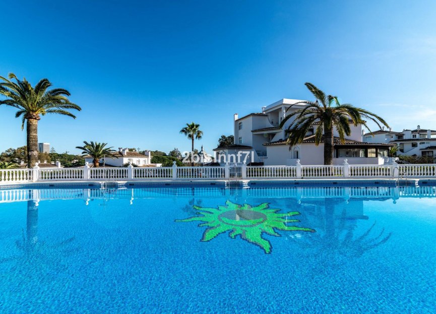 Resale - Apartment - Top Floor Apartment - Marbella - Elviria