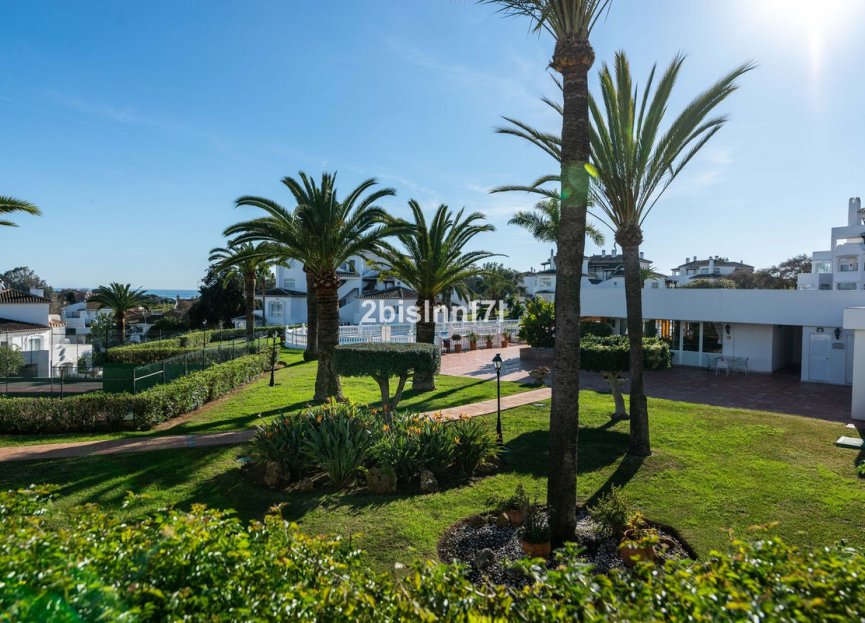 Resale - Apartment - Top Floor Apartment - Marbella - Elviria