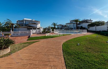 Resale - Apartment - Top Floor Apartment - Marbella - Elviria