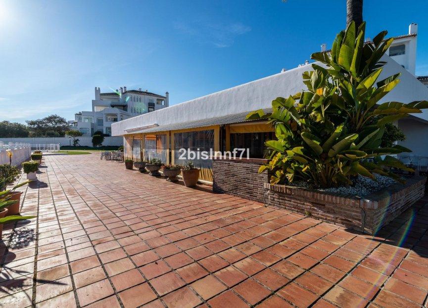 Resale - Apartment - Top Floor Apartment - Marbella - Elviria