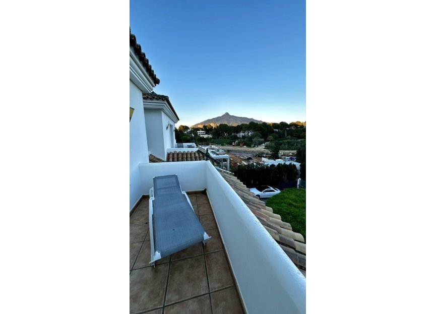 Resale - House - Detached Villa - Marbella - Nueva Andalucia