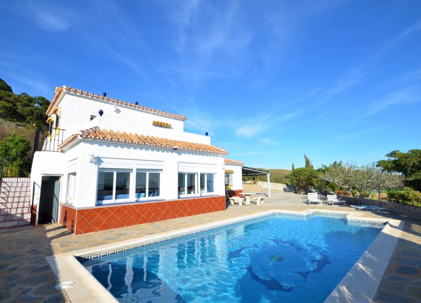 Resale - House - Detached Villa - Estepona - Estepona Centro