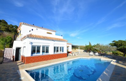 Resale - House - Detached Villa - Estepona - Estepona Centro