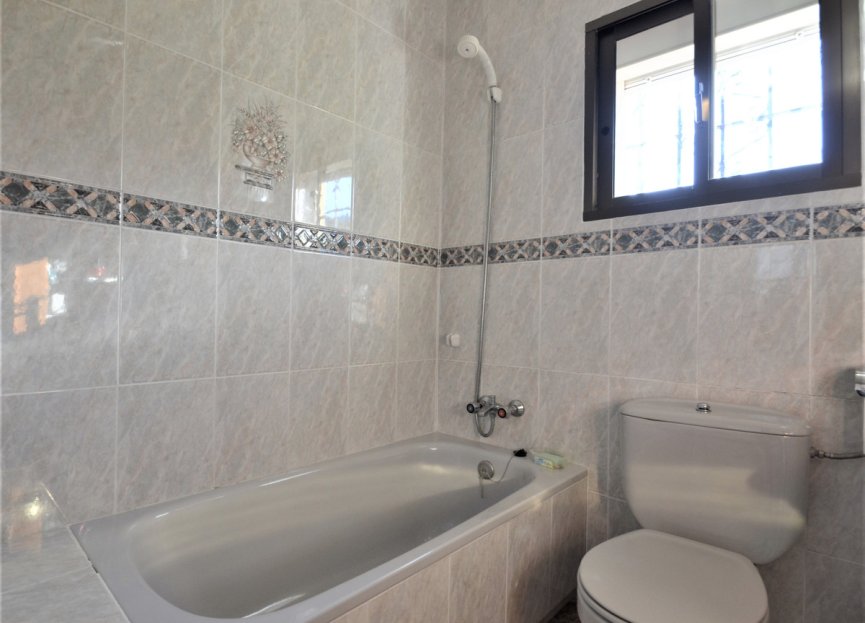 Resale - House - Detached Villa - Estepona - Estepona Centro