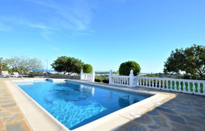 Resale - House - Detached Villa - Estepona - Estepona Centro