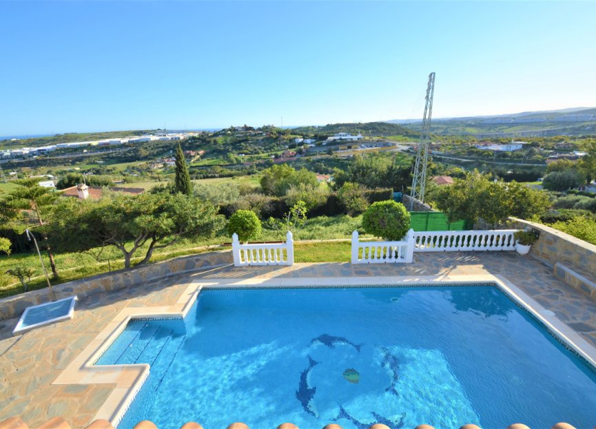 Resale - House - Detached Villa - Estepona - Estepona Centro