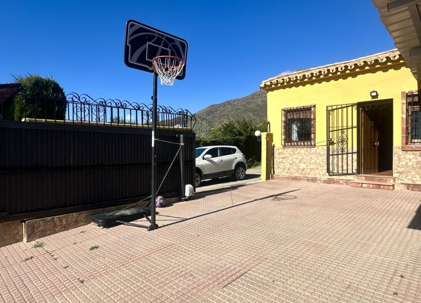 Resale - House - Detached Villa - Estepona - Estepona Centro