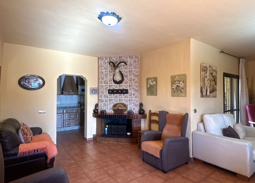 Resale - House - Detached Villa - Estepona - Estepona Centro