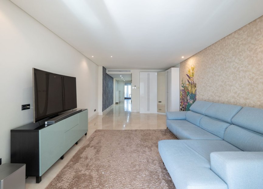 Resale - Apartment - Middle Floor Apartment - Estepona - Estepona Centro