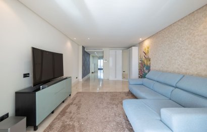 Resale - Apartment - Middle Floor Apartment - Estepona - Estepona Centro