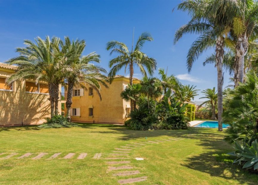 Resale - House - Detached Villa - Marbella - Marbesa