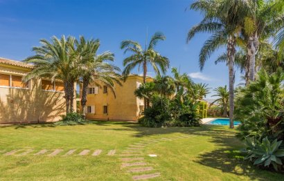 Resale - House - Detached Villa - Marbella - Marbesa