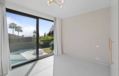 Reventa - House - Detached Villa - Marbella - Elviria