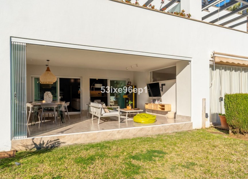 Resale - House - Semi-Detached House - Marbella - Santa Clara