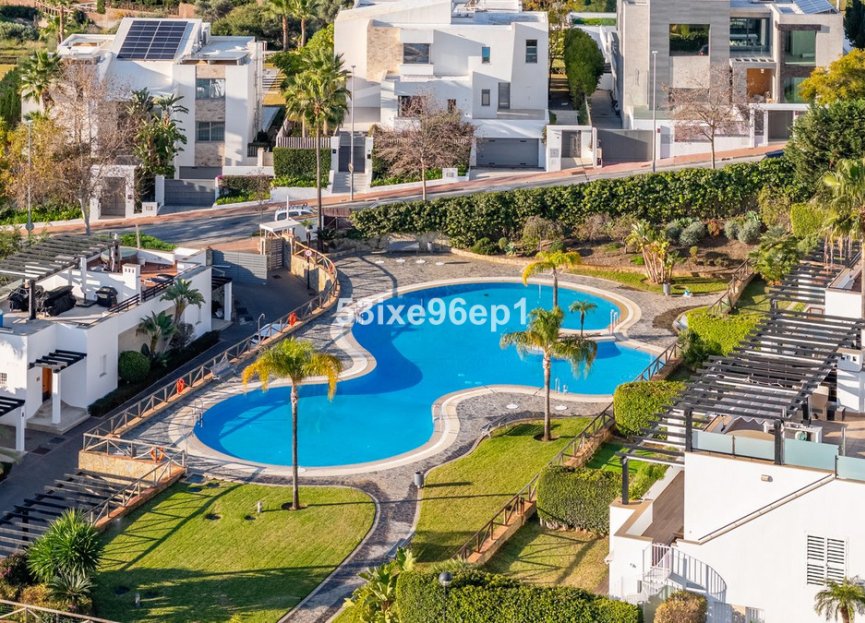 Resale - House - Semi-Detached House - Marbella - Santa Clara