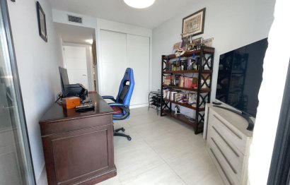 Resale - Apartment - Middle Floor Apartment - Estepona - Estepona Centro