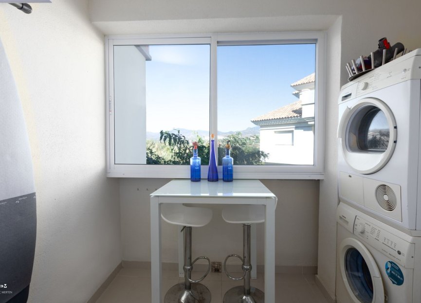 Resale - Apartment - Middle Floor Apartment - Estepona - Estepona Centro