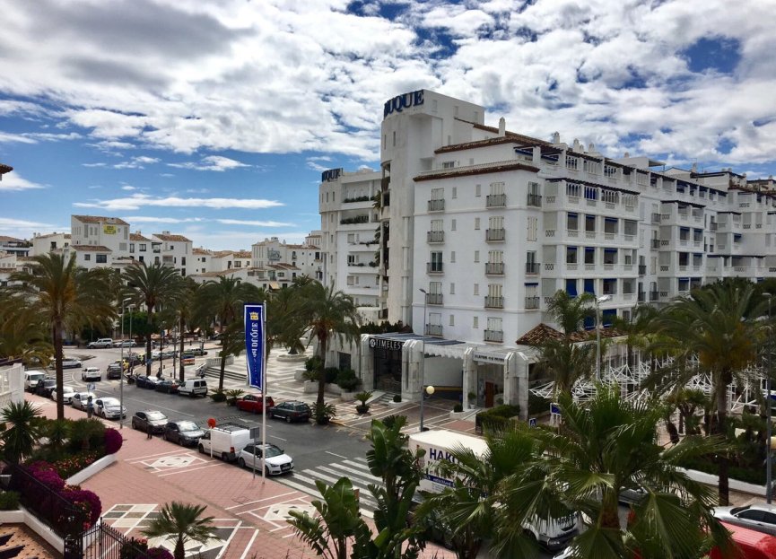 Resale - Apartment - Middle Floor Apartment - Marbella - Puerto Banús