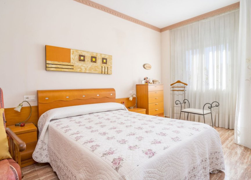 Resale - Apartment - Top Floor Apartment - Estepona - Estepona Centro