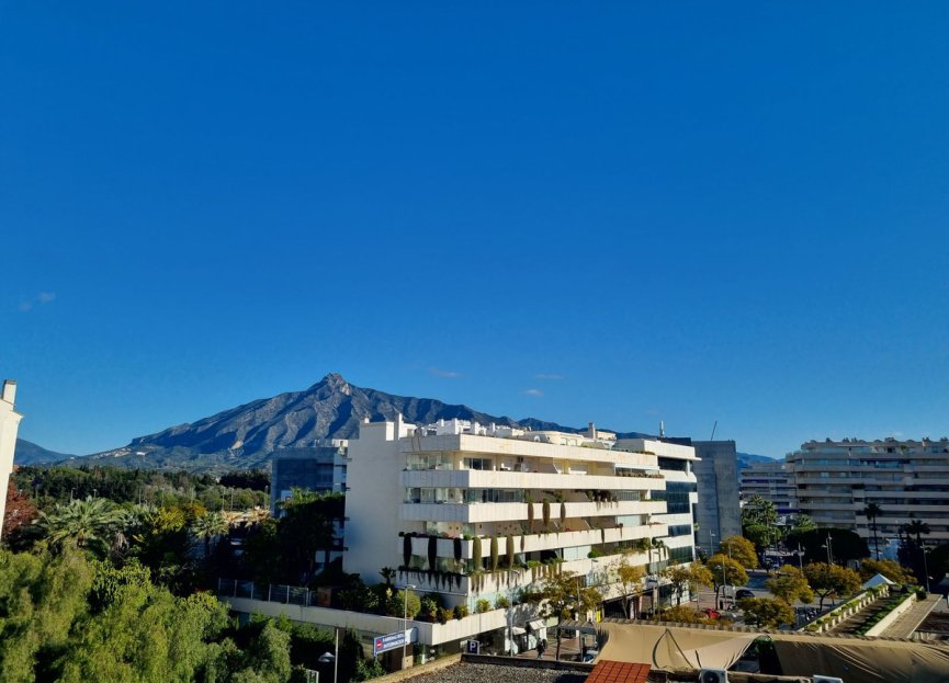 Resale - Apartment - Middle Floor Apartment - Marbella - Puerto Banús