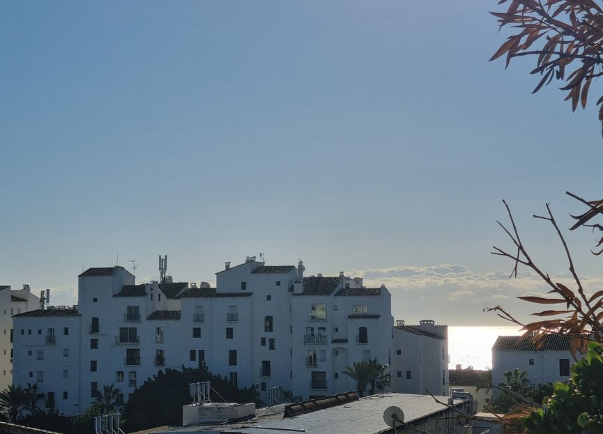 Resale - Apartment - Middle Floor Apartment - Marbella - Puerto Banús