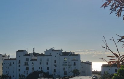 Resale - Apartment - Middle Floor Apartment - Marbella - Puerto Banús